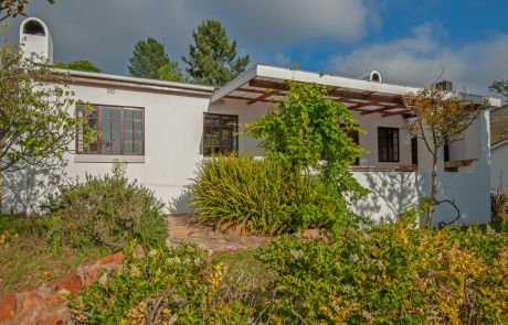 1_Rusty-Gate_Sunbird-Cottage_Front – Copy