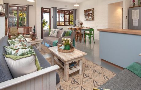 2_Sunbird-Cottage_Lounge-1