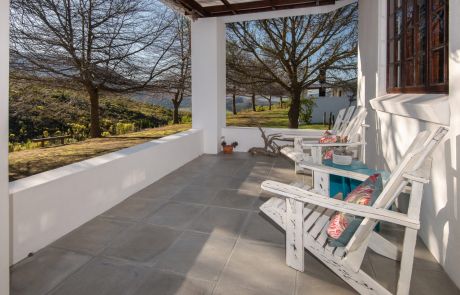 Rusty-Gate_Blue-Crane-Cottage_Stoep