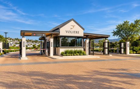 Voliere_Entrance_Under_2MB